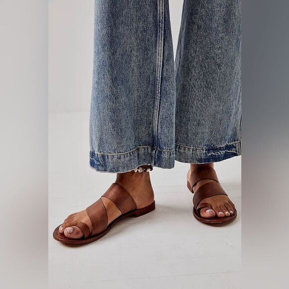 Free People Abilene Toe Loop Sandals - Picture 2 of 6